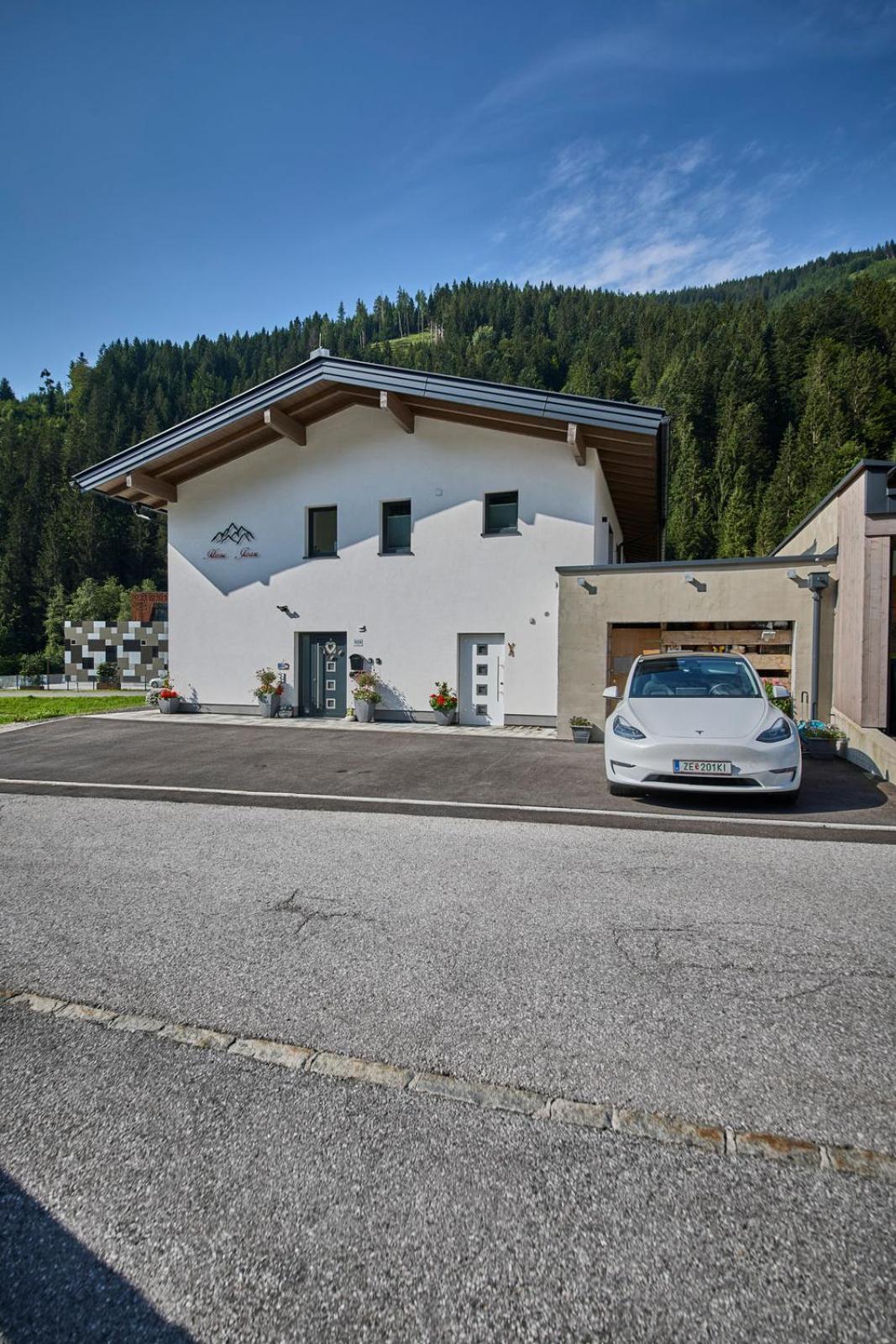Haus Joan - Apartments Saalbach-Hinterglemm Exterior photo