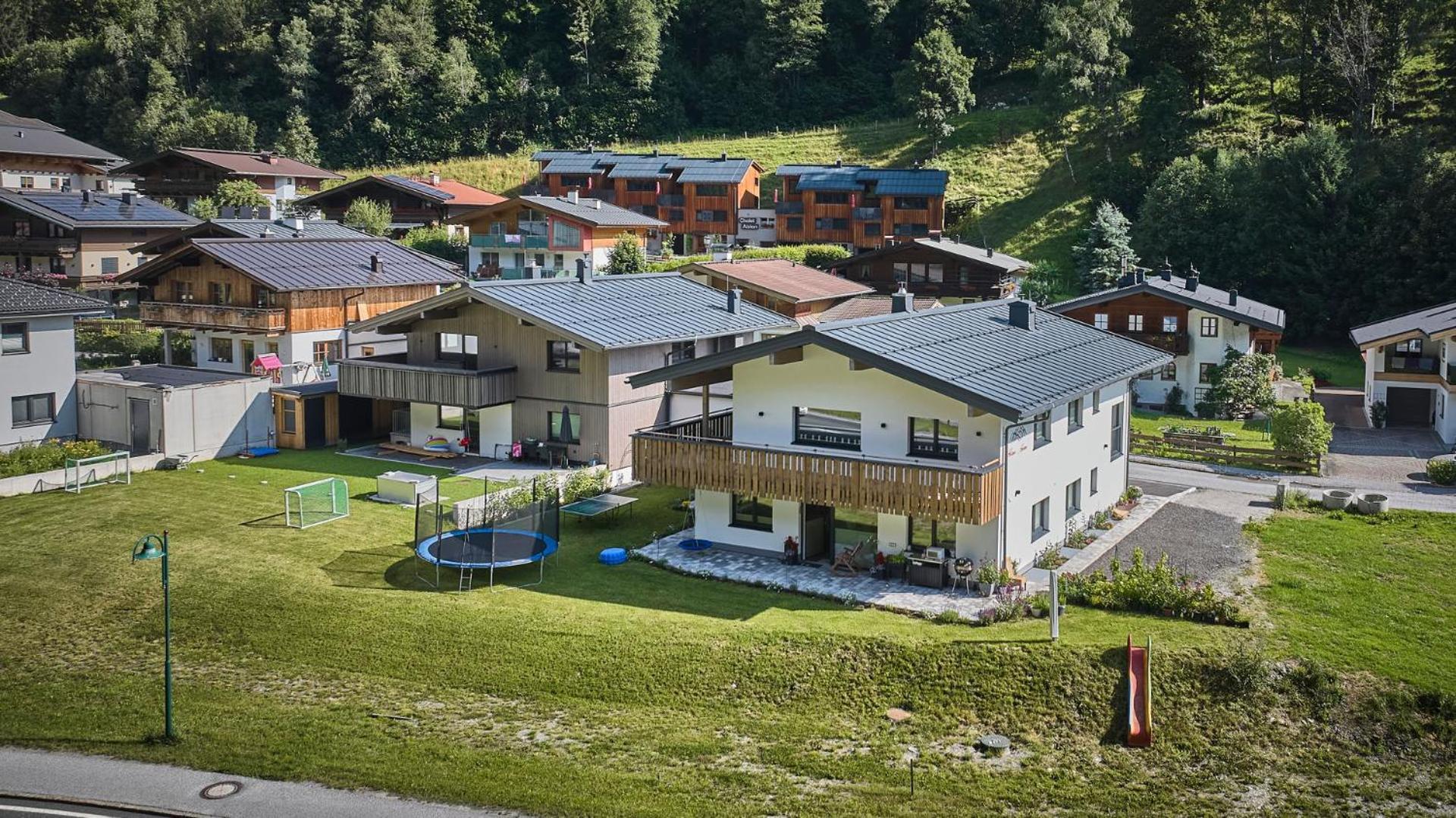 Haus Joan - Apartments Saalbach-Hinterglemm Exterior photo