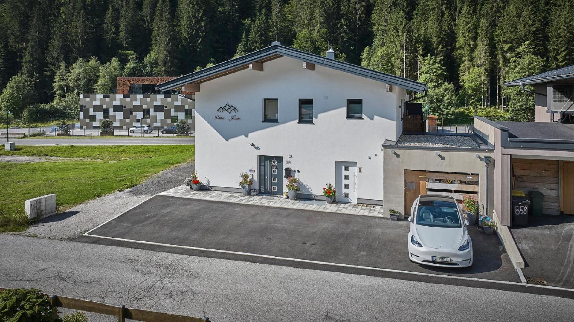 Haus Joan - Apartments Saalbach-Hinterglemm Exterior photo